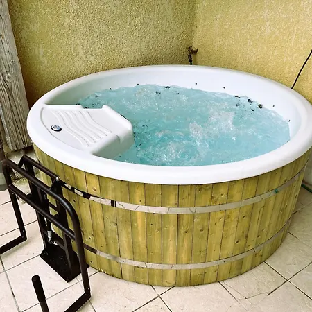 Le Nature Jacuzzi Piscine Chauffee Privee Du Tarn Entre Toulouse Et Albi & Les Du Tarn Σπίτι διακοπών Peyrole